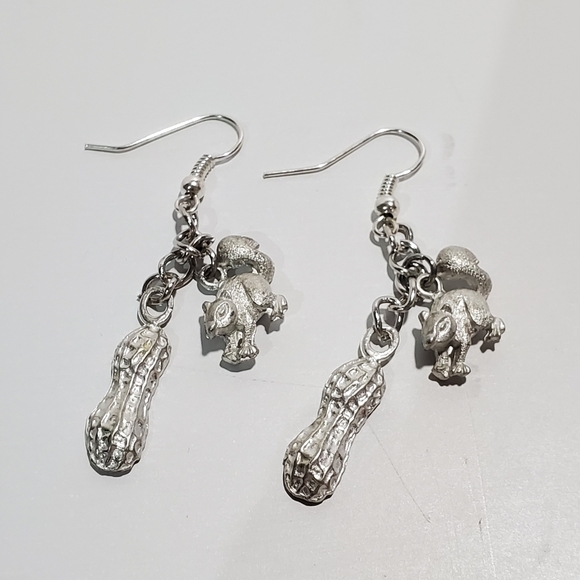 Squirrel and nut silver pewter dangle earrings - Picture 1 of 5